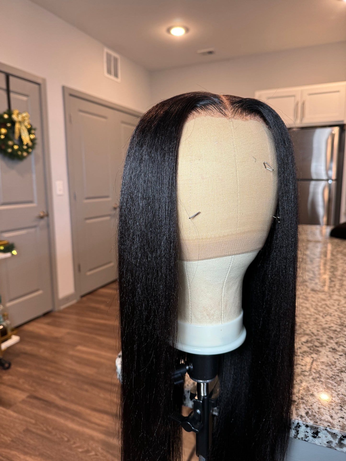 WIDOWS PEAK YAKI STRAIGHT DRAWSTRING GLUELESS WIG